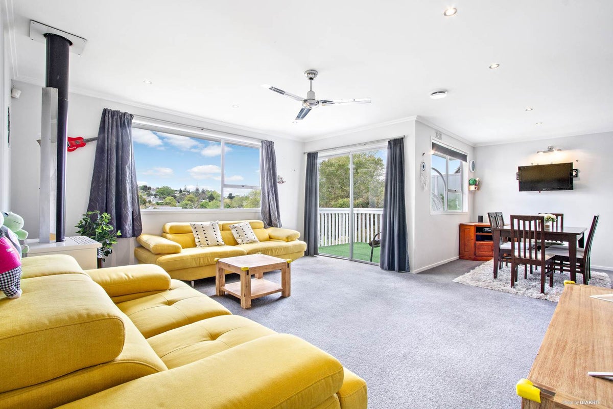 12 Annison Avenue, Glen Eden, Auckland - Carousel 2