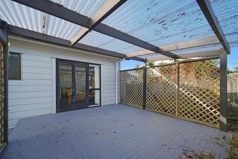 2/19 Tane Street, New Lynn, Auckland - Carousel 13