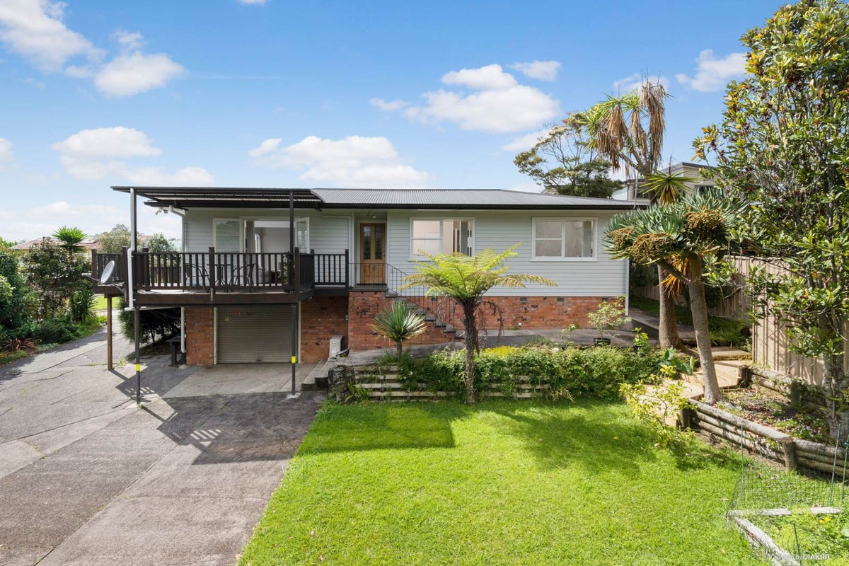 20 Dolbear Street, Titirangi, Auckland - Carousel 1