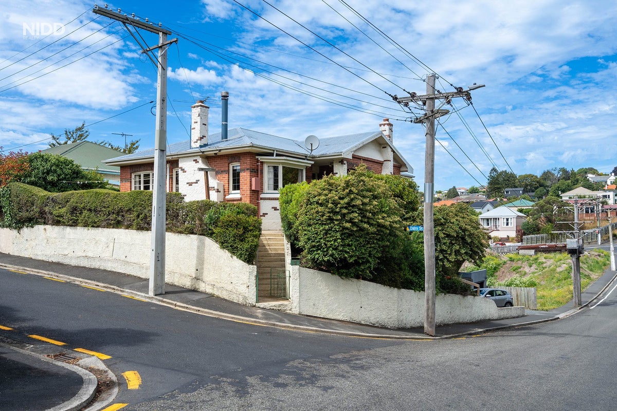 43 Glenpark Avenue, Mornington, Dunedin - Carousel 2