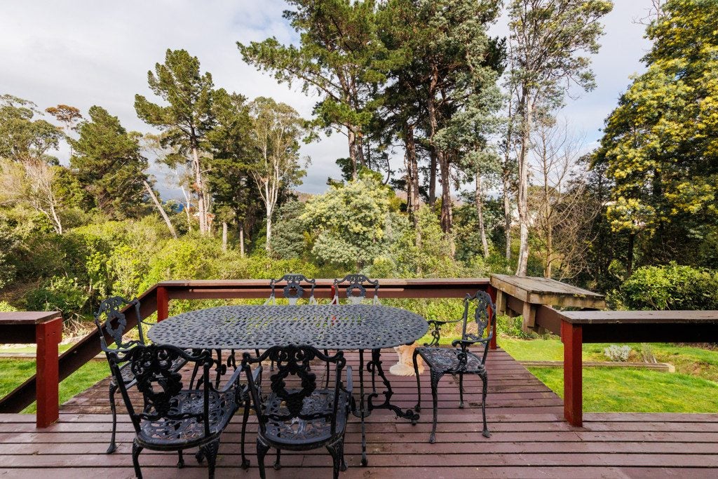 5 Fernwood Place, Fitzherbert, Palmerston North - Carousel 2