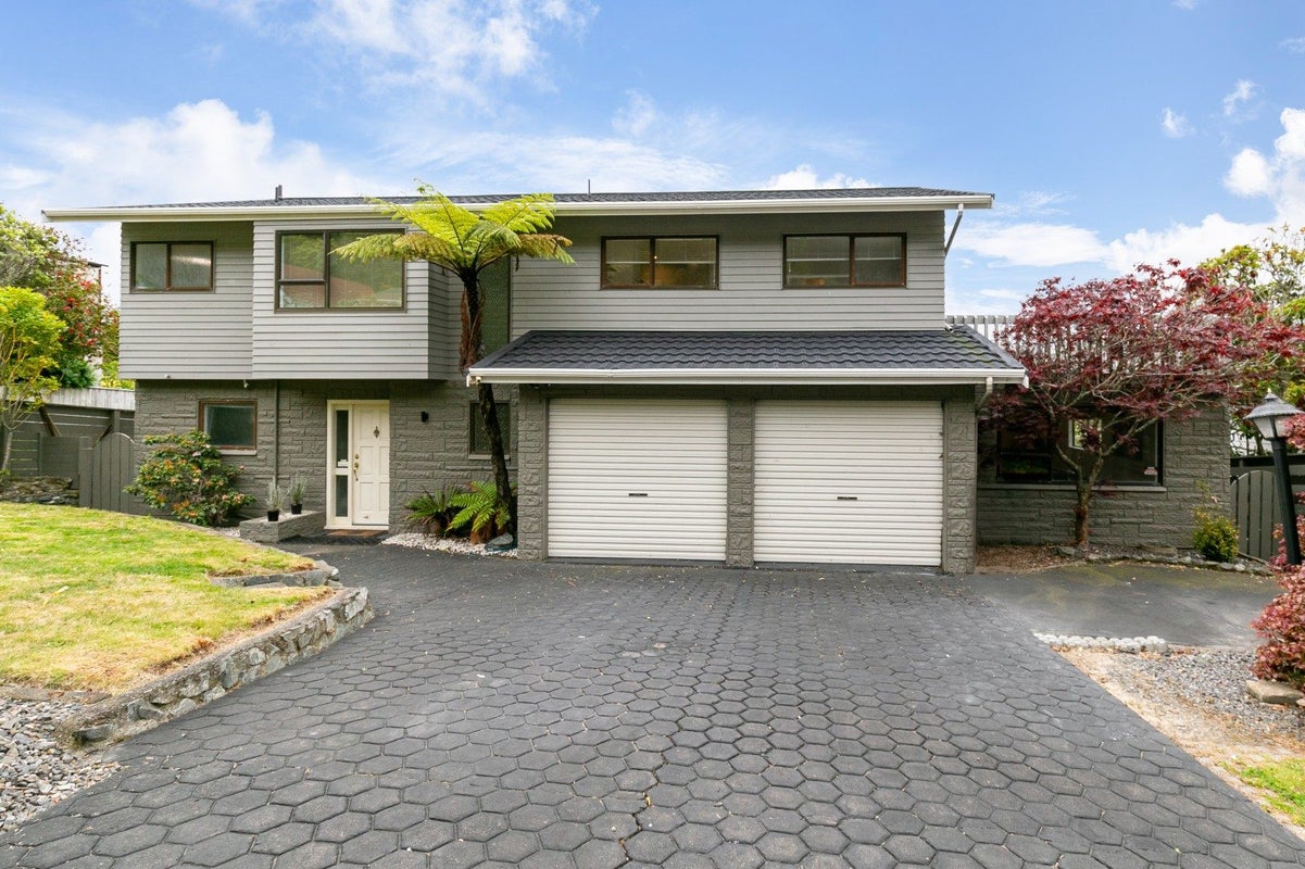 30 Woodman Drive, Tawa, Wellington - Carousel 2