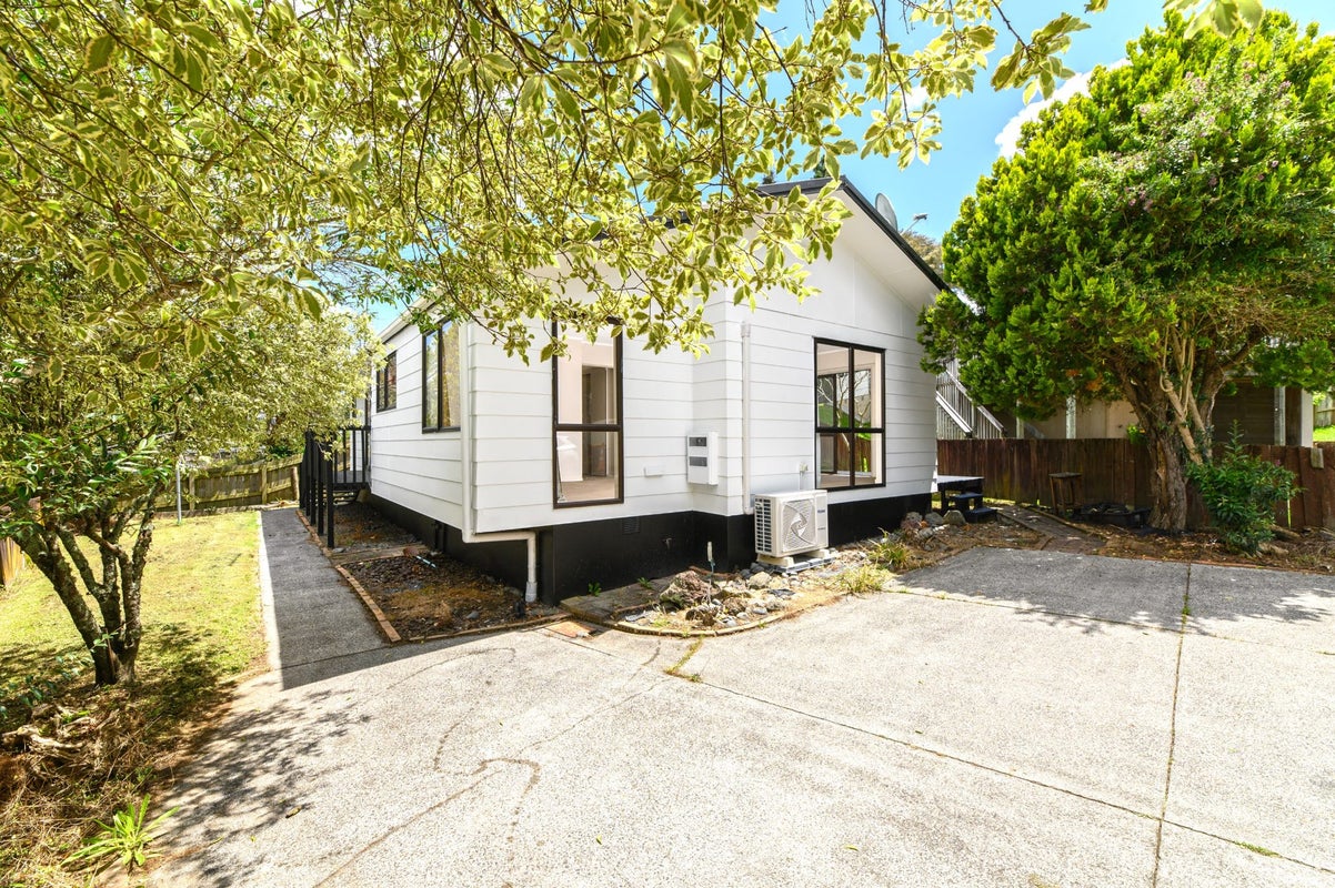 10 Frosses Place, Massey, Auckland - Carousel 1