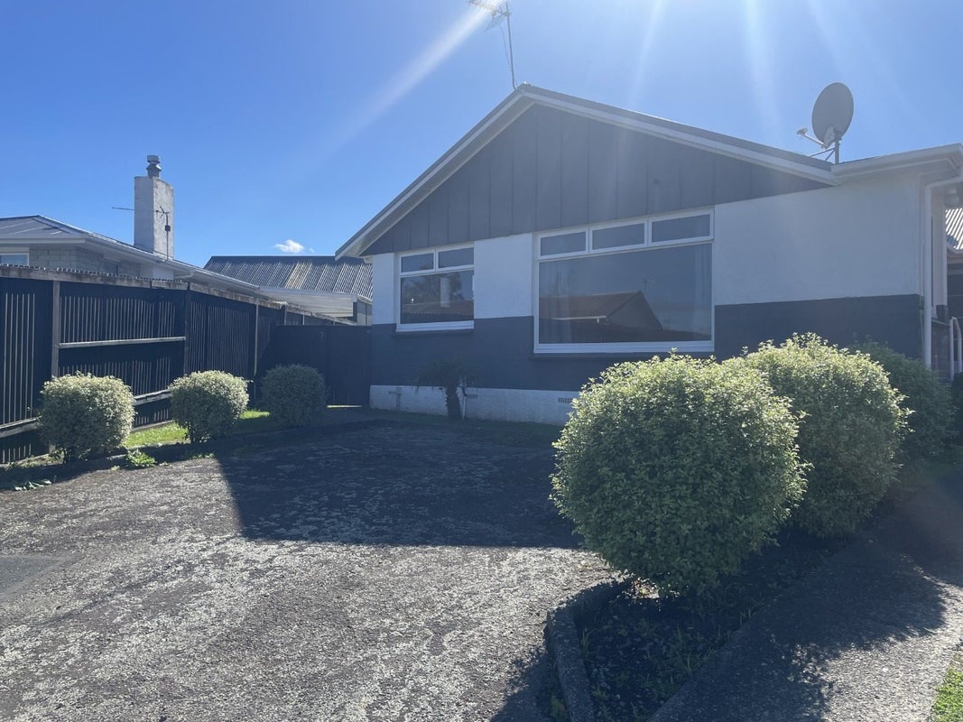 7A Sequoia Place, Maoribank, Upper Hutt - Carousel 1