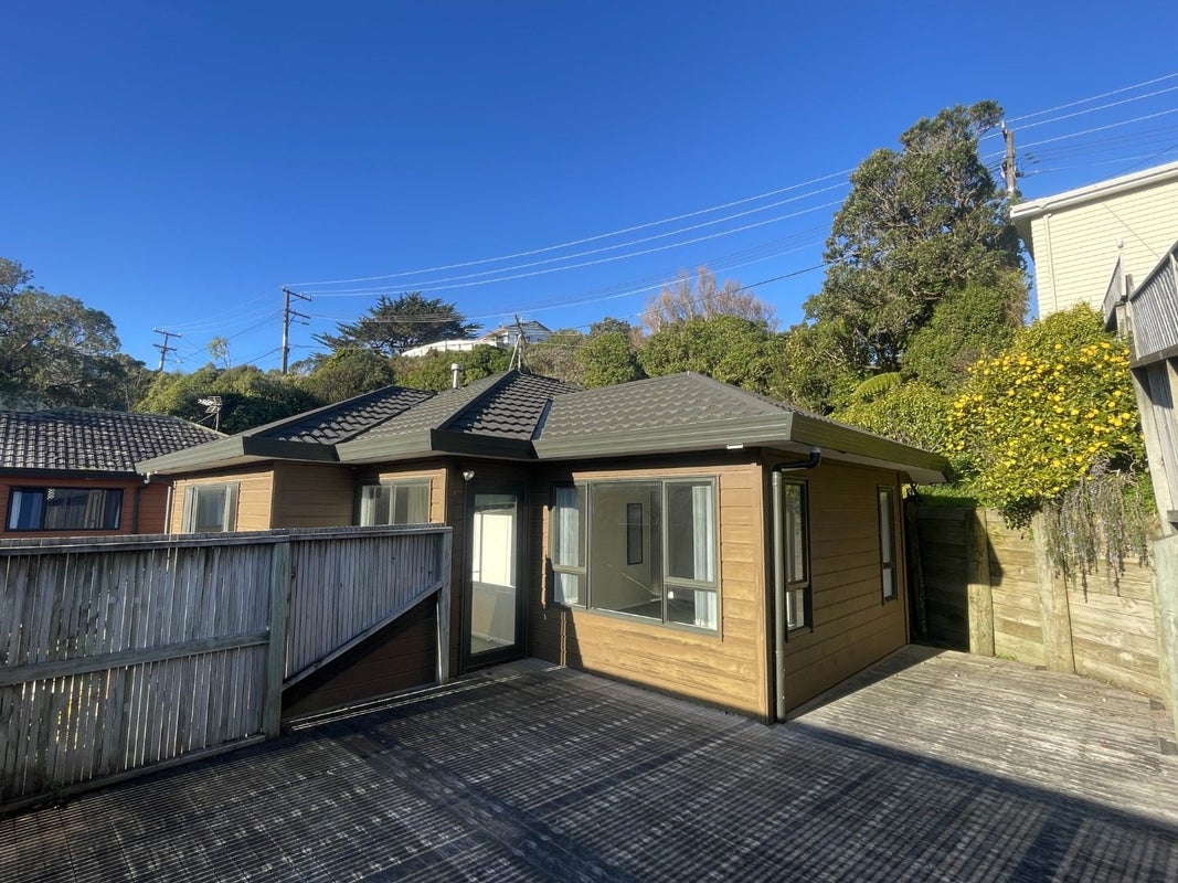 2/15 Glanmire Road, Newlands, Wellington - Carousel 1