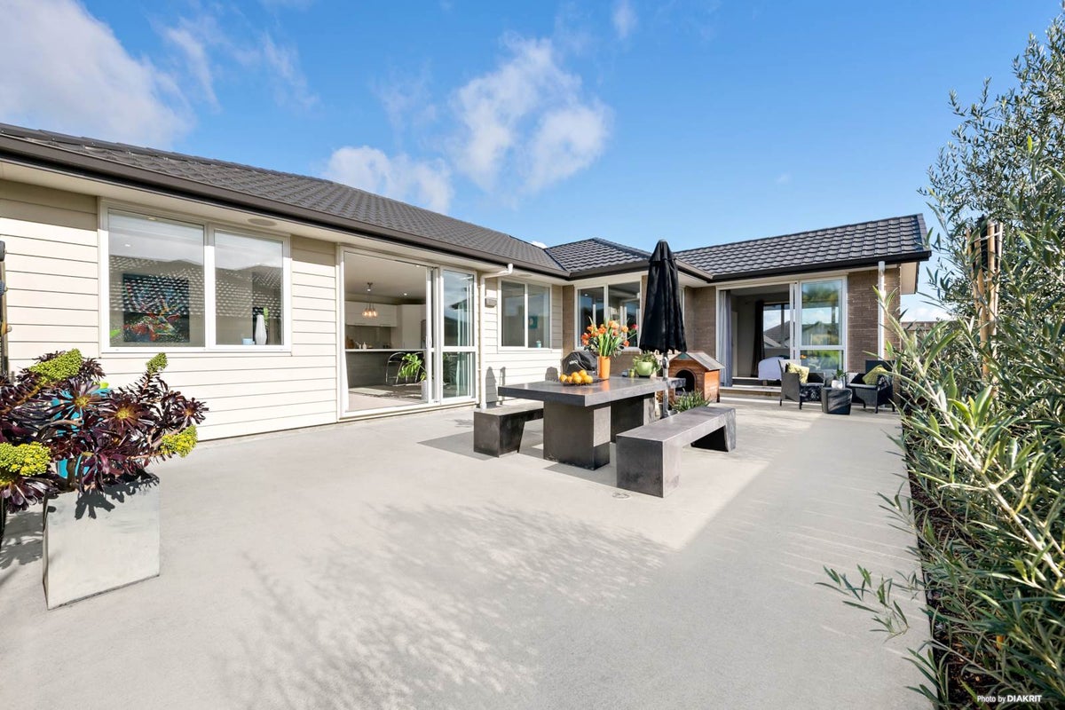 57 Intrepid Crescent, Beachlands, Auckland - Carousel 1