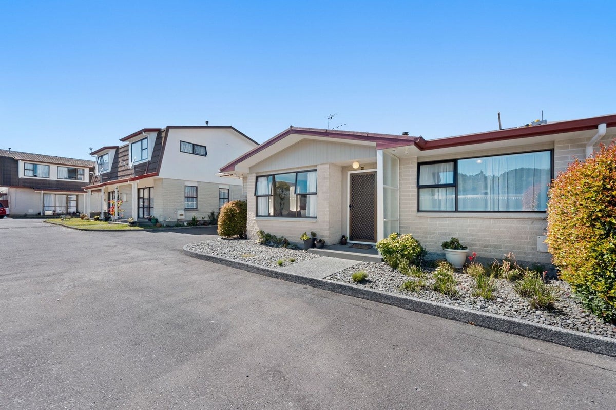 2/48 Mabey Road, Avalon, Lower Hutt - Carousel 18