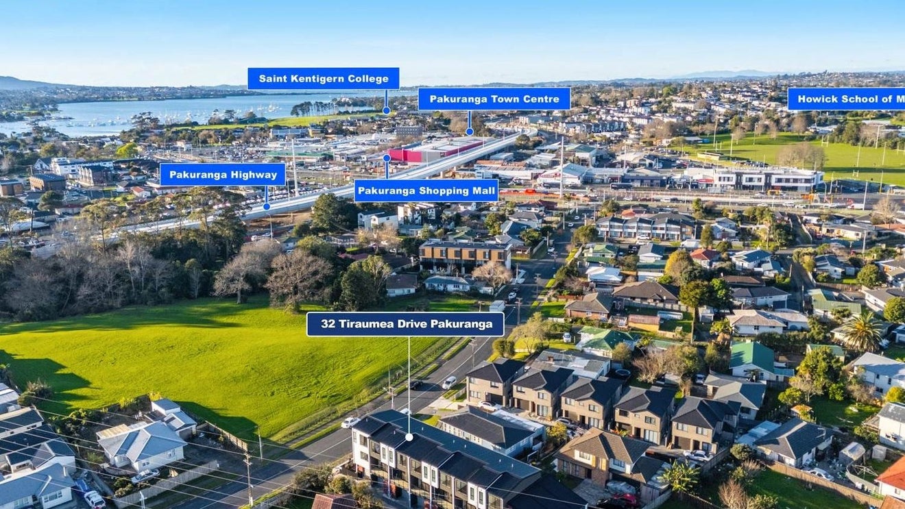 1/32 Tiraumea Drive, Pakuranga, Auckland - Carousel 1