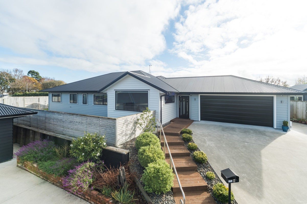 5 Waimarama Court, Roslyn, Palmerston North - Carousel 1