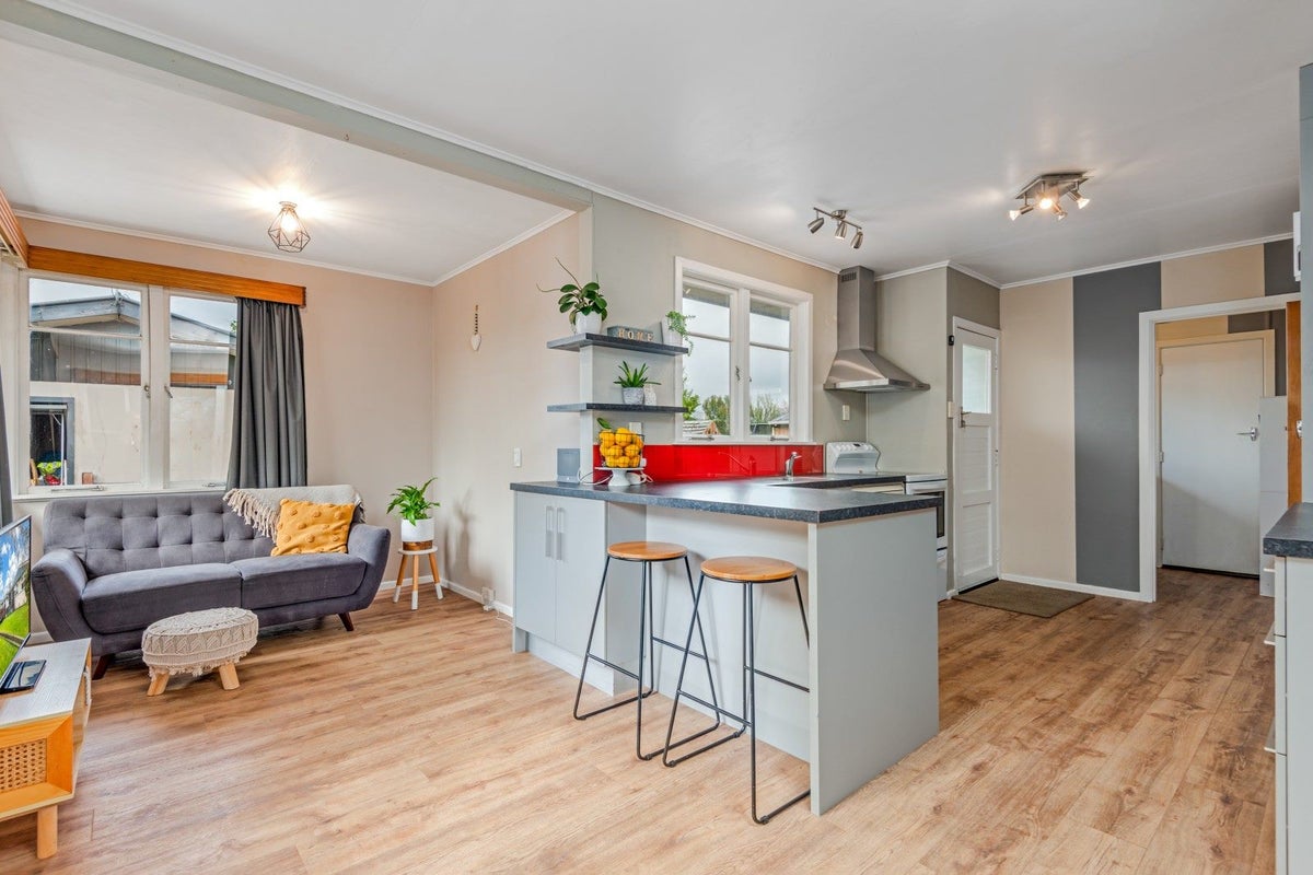 33 Peters Avenue, Cloverlea, Palmerston North - Carousel 1