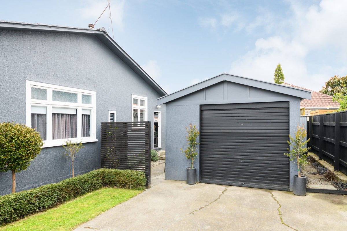 82 Manawatu Street, Hokowhitu, Palmerston North - Carousel 1