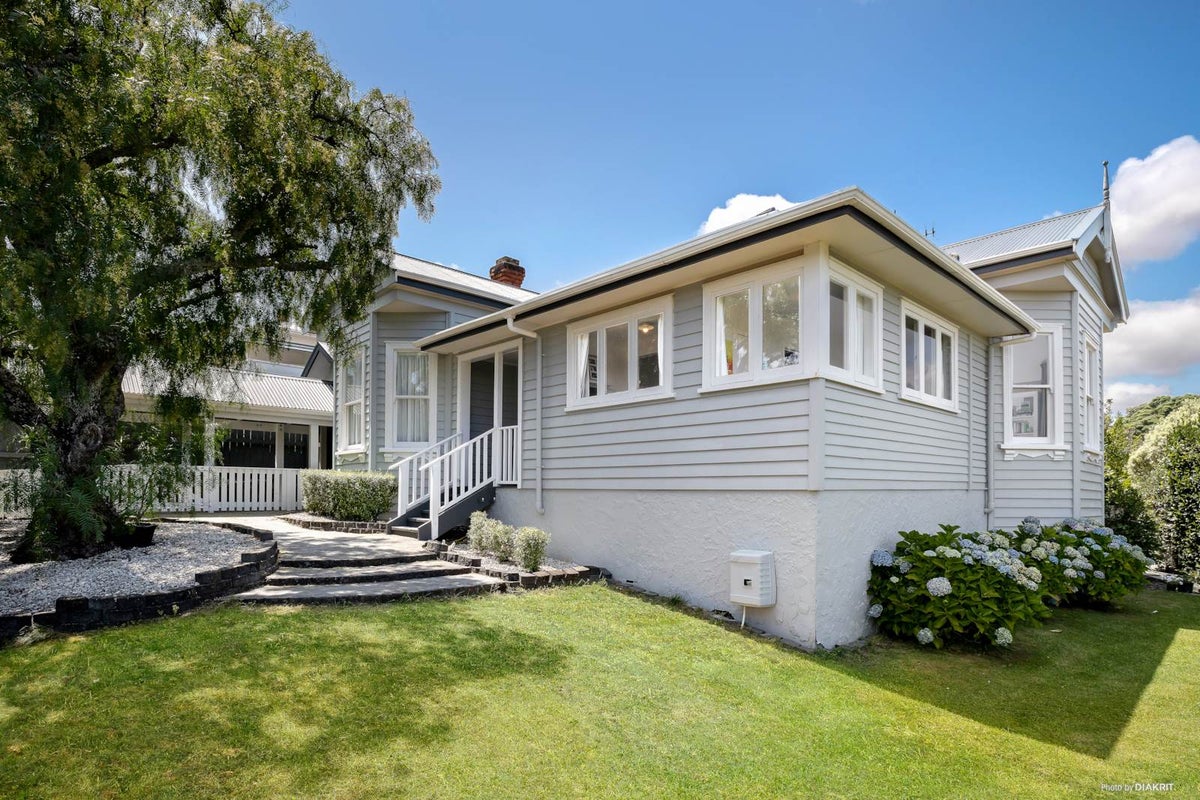 28 Grand View Rd, Remuera, Auckland  - Carousel 1
