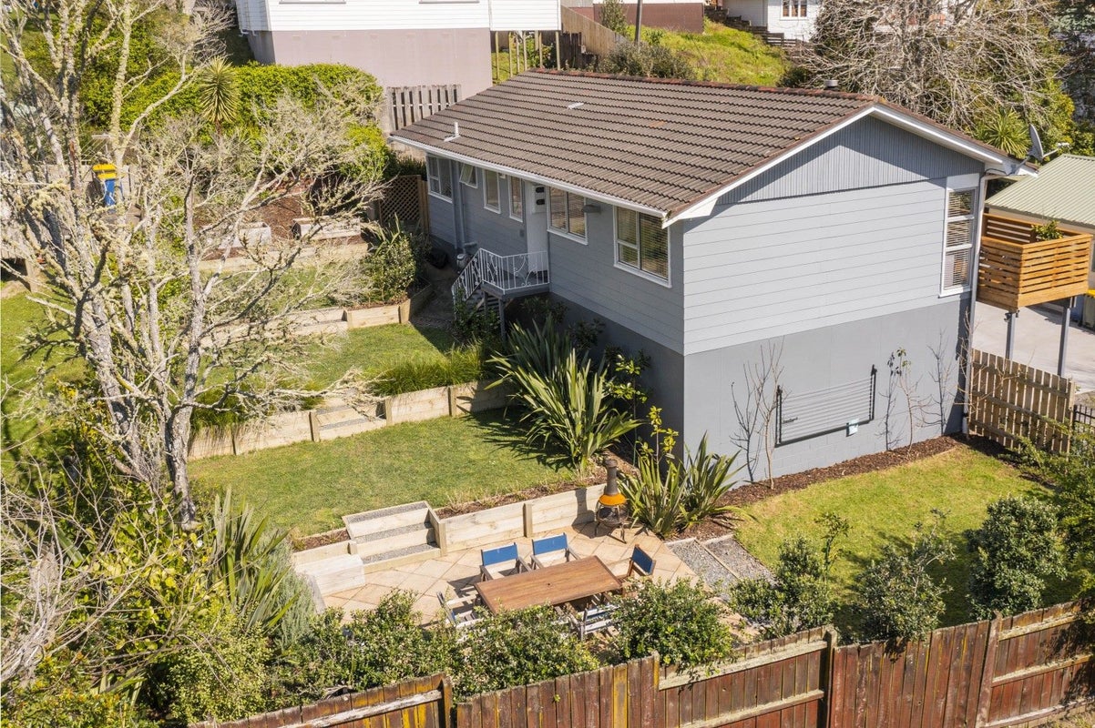 62 Awaroa Road, Sunnyvale, Auckland - Carousel 1