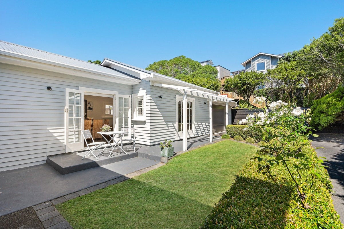 20 Raumati Terrace, Khandallah, Wellington - Carousel 1
