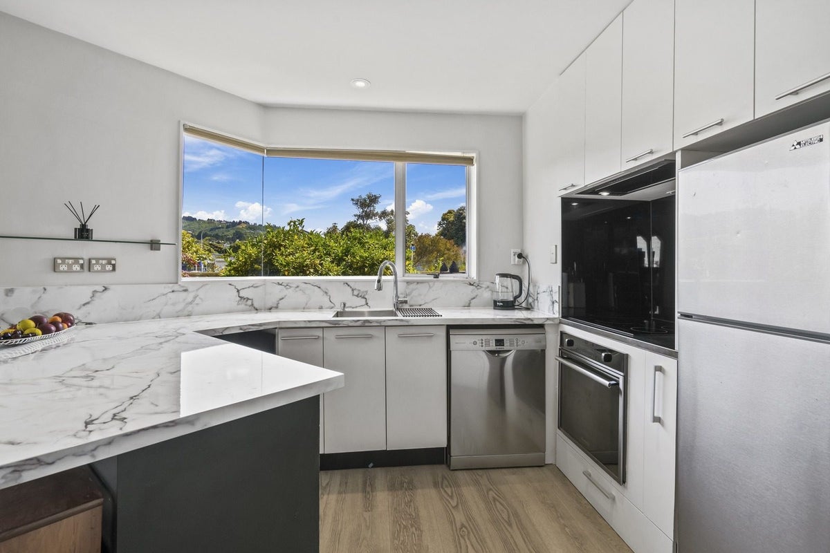 1/38 Kings Crescent, Hutt Central, Lower Hutt - Carousel 2