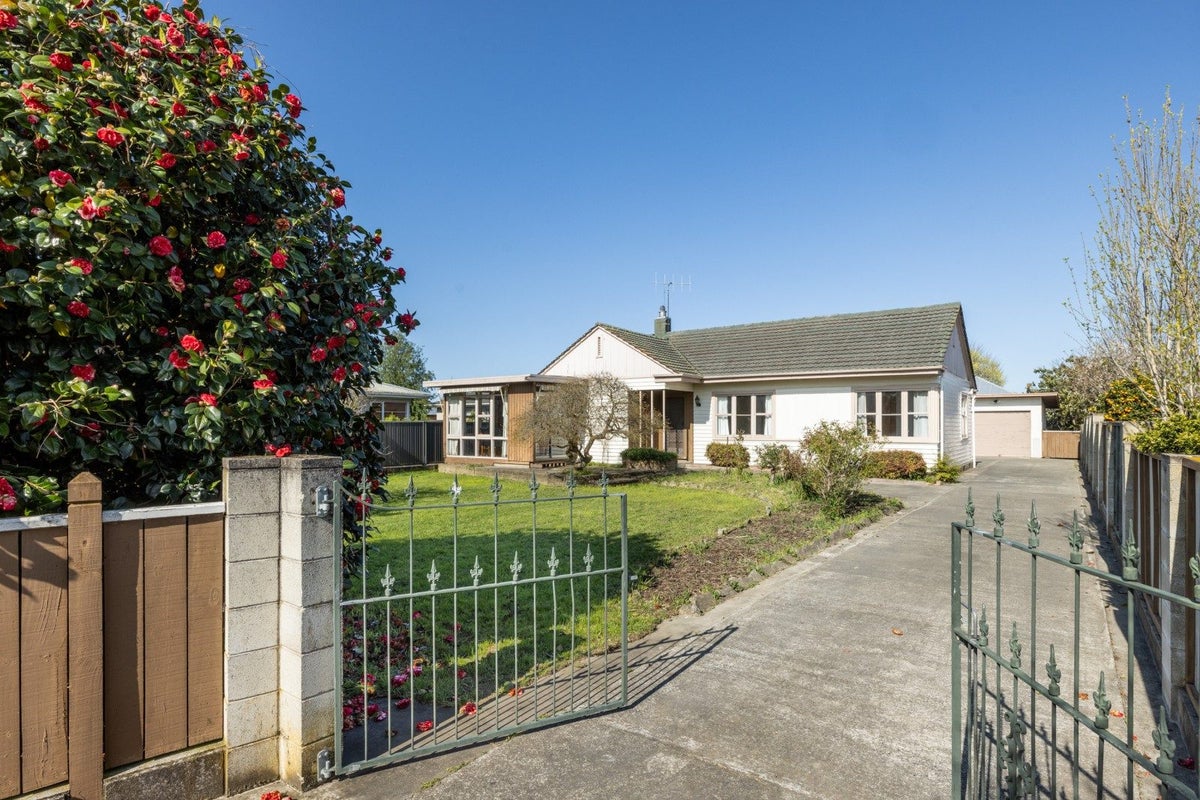 704 Park Road South, Akina, Hastings - Carousel 18