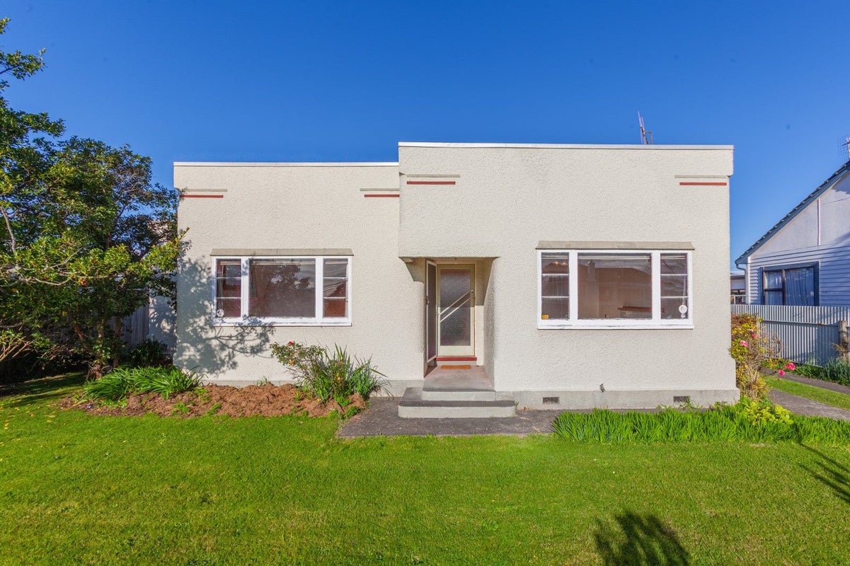 30 Anzac Avenue, Onekawa, Napier - Carousel 1