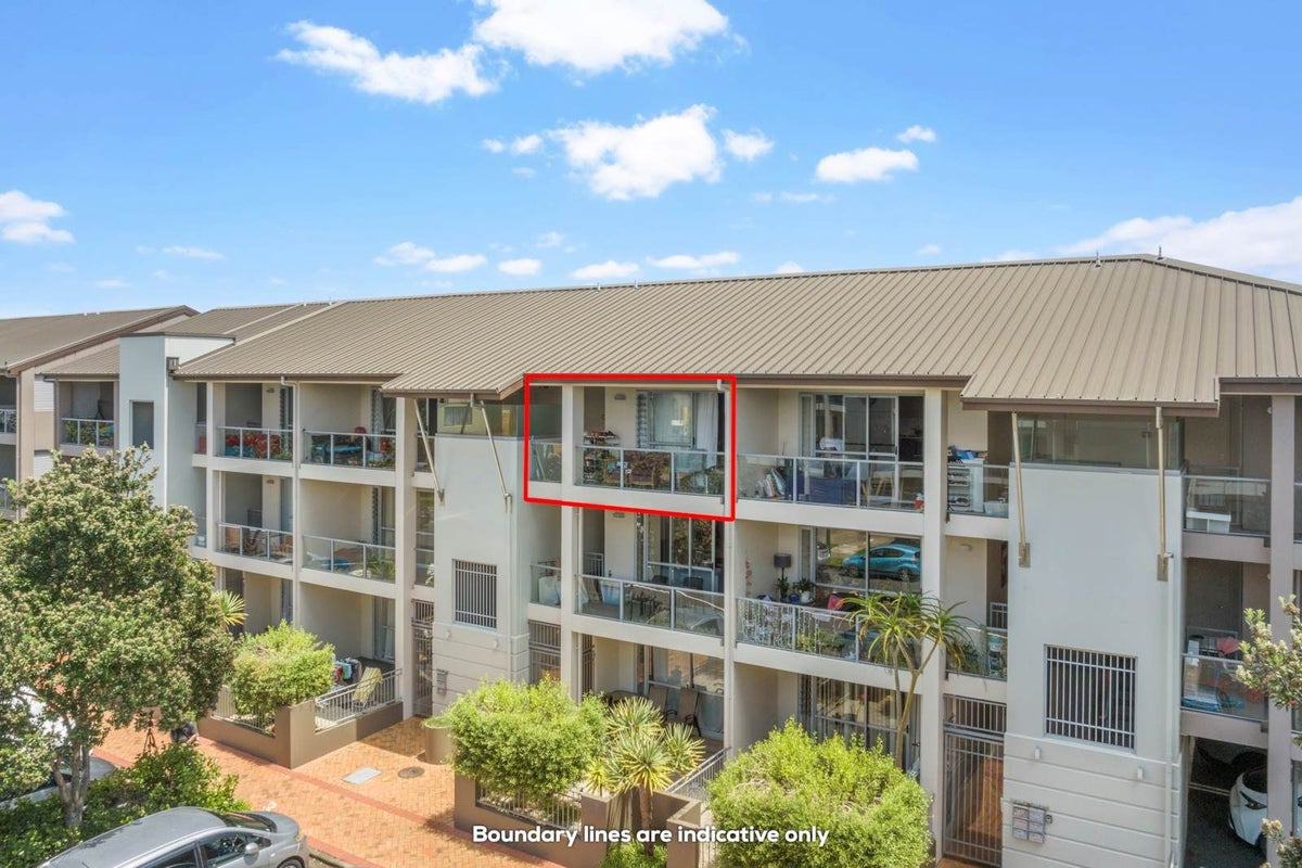 96C Michael Jones Drive, Flat Bush, Auckland - Carousel 1