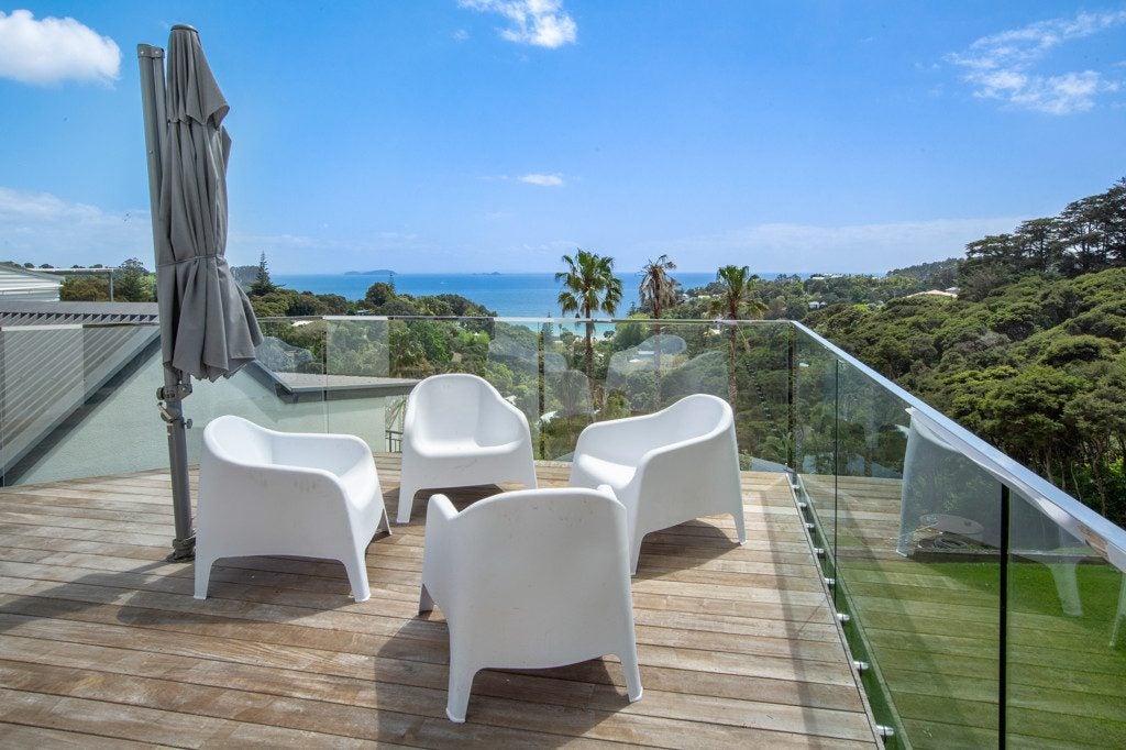 AT/4 Bay Road, Waiheke Island, Auckland - Carousel 2