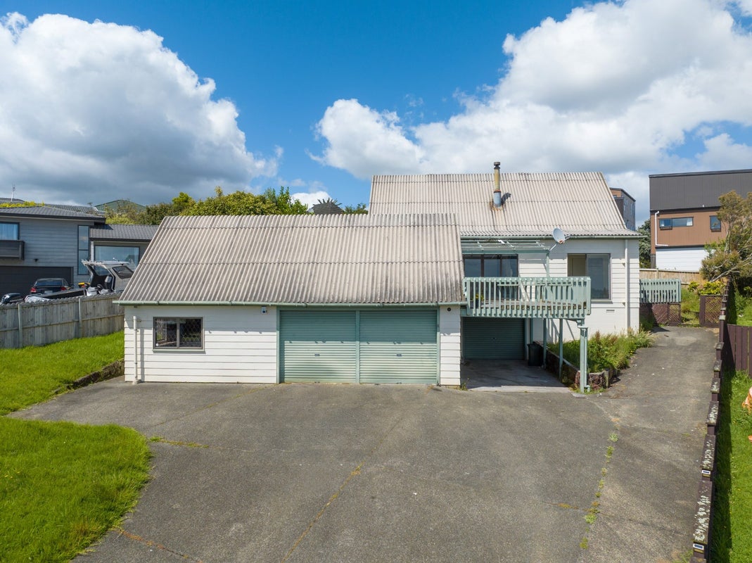 8 Kingussie Place, Highland Park, Auckland - Carousel 2