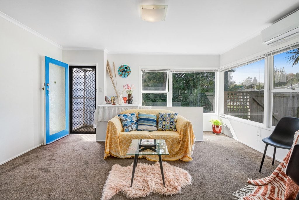 1/13 Ayton Drive, Totara Vale, Auckland - Carousel 2