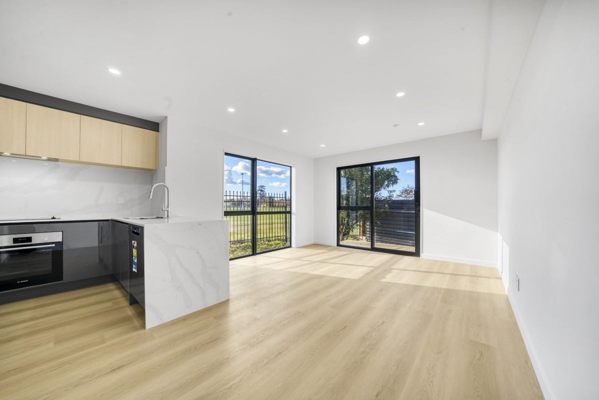 16 Anglers Way, Wattle Downs, Auckland - Carousel 2