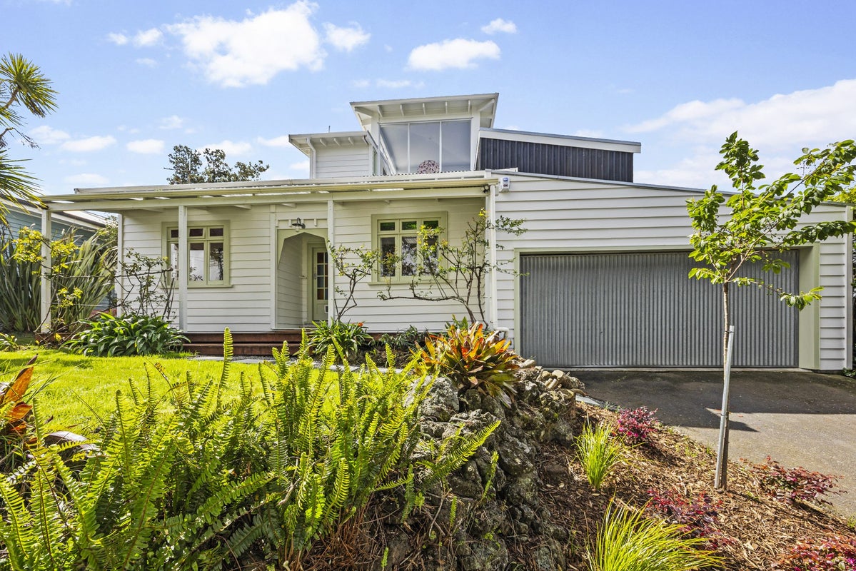 32 Princes Avenue, Mount Roskill, Auckland - Carousel 1