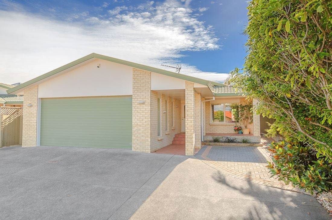 2/28 Rochester Crescent, Somerville, Auckland - Carousel 1