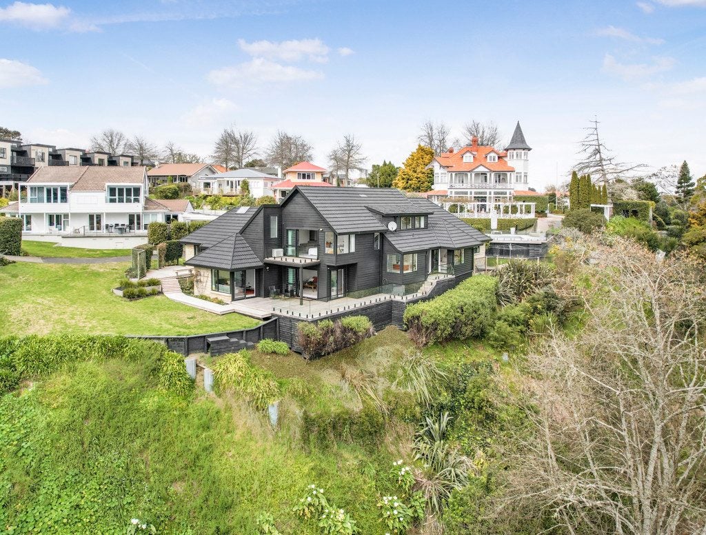 1C Wellington Street, Hamilton East, Hamilton - Carousel 19