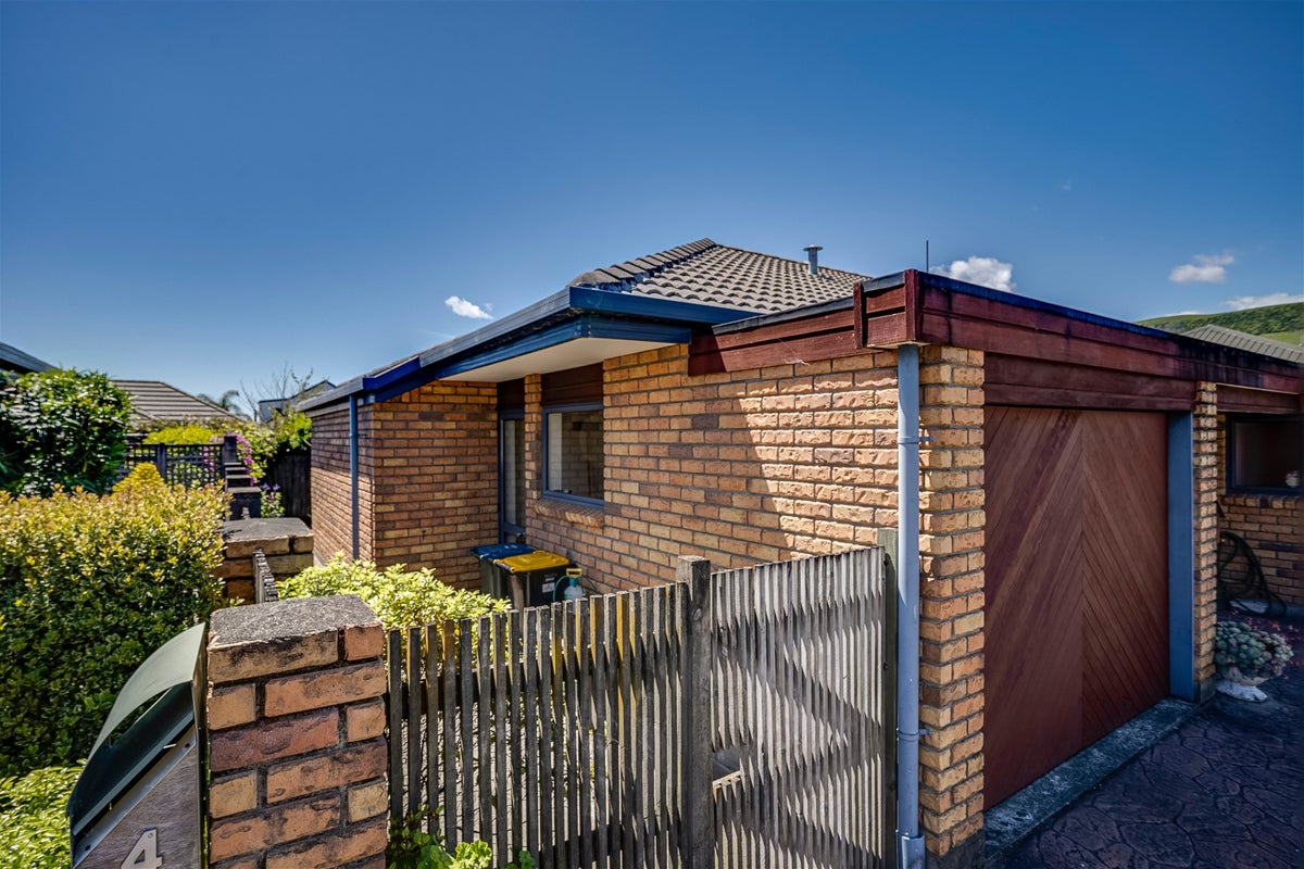 3 Highgrove Way, The Wood, Nelson - Carousel 2