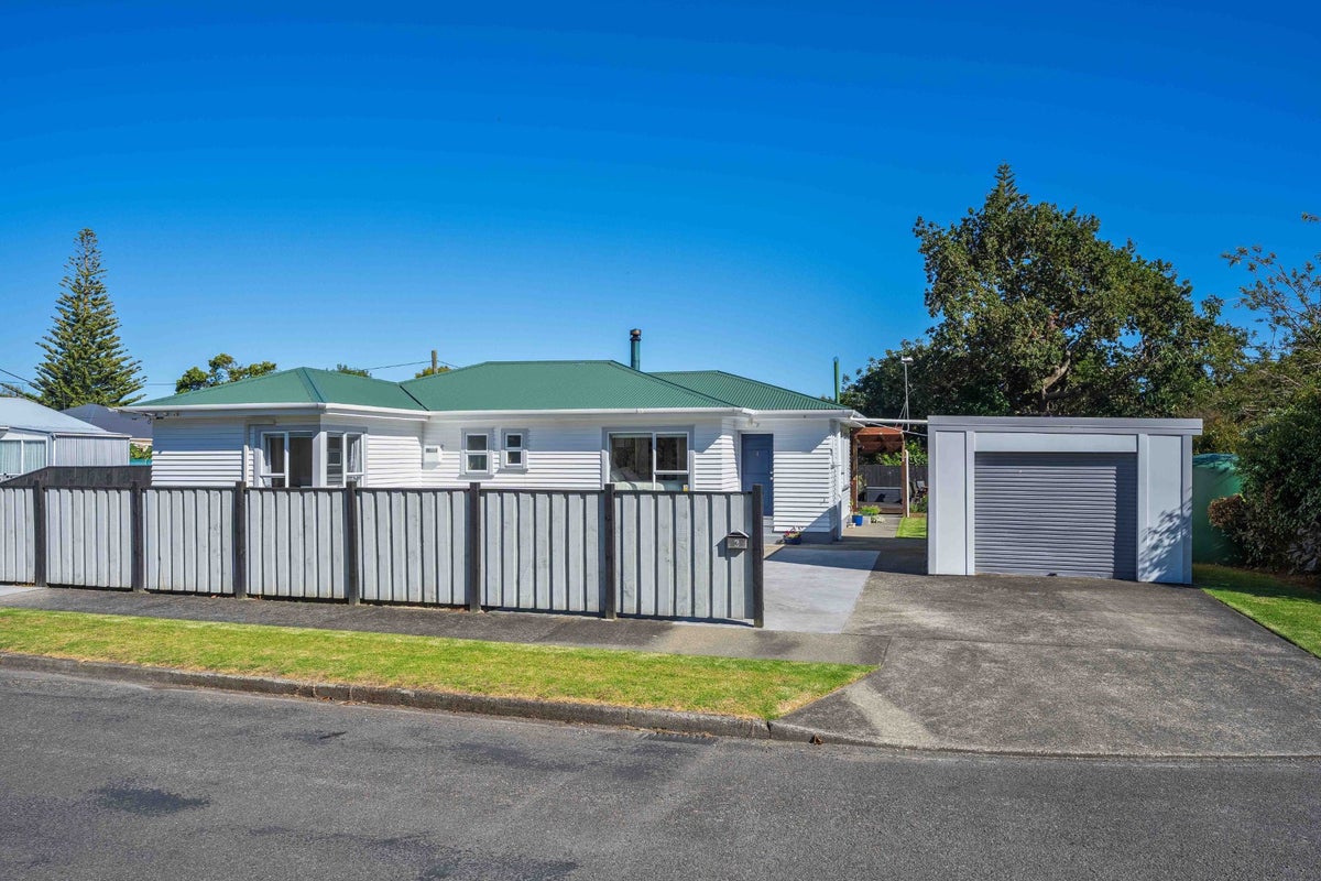 6 Anzac Road, Otaki - Carousel 1