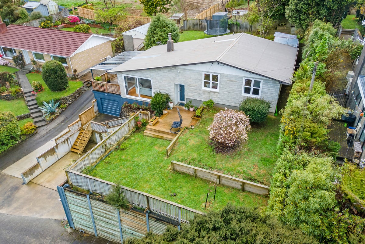 17 Vista Crescent, Maoribank, Upper Hutt - Carousel 2
