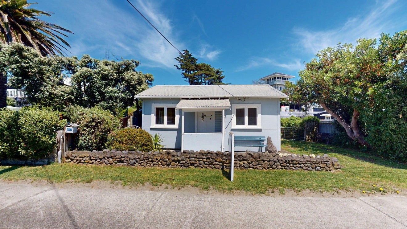 647 Waitarere Beach Road, Waitarere Beach, Levin - Carousel 1