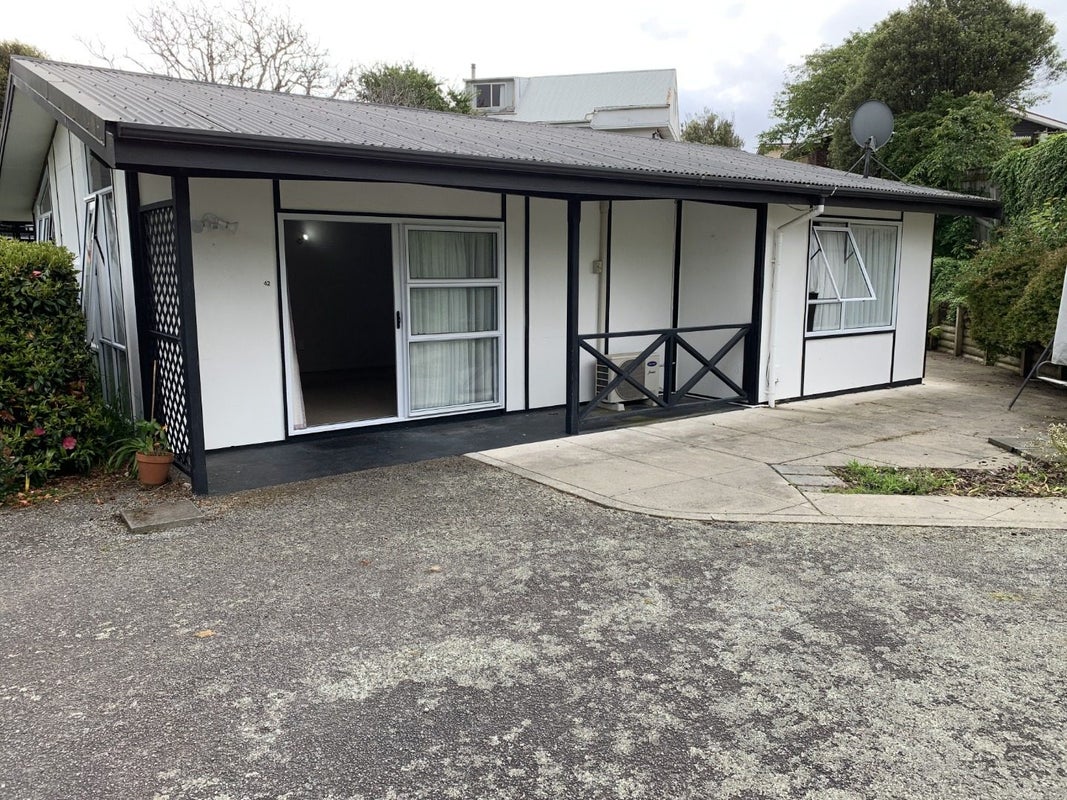 42 Makora Road, Otaihanga, Paraparaumu - Carousel 1