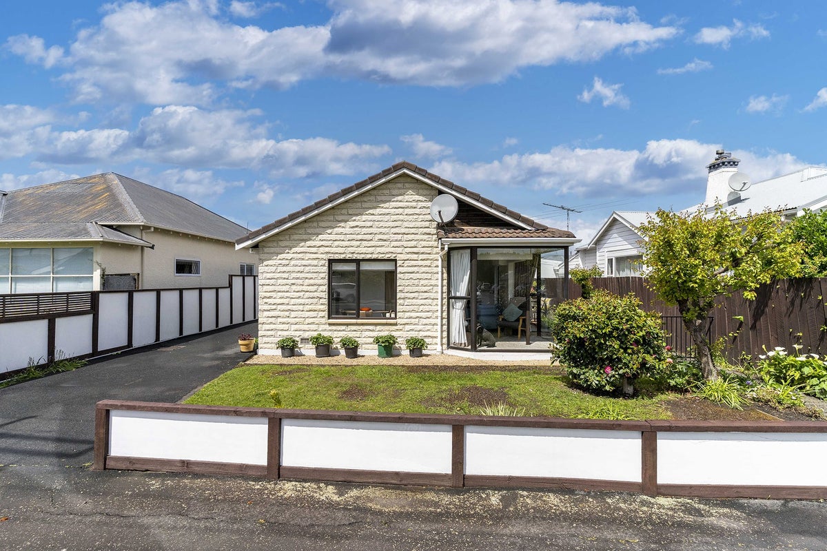 33A Hargest Crescent, Saint Kilda, Dunedin - Carousel 2