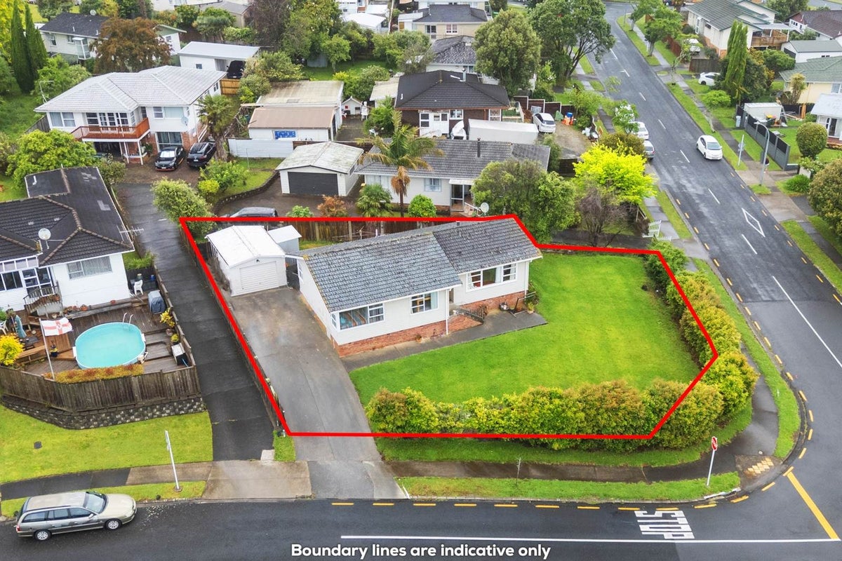 1 Ervine Place, Bucklands Beach, Auckland - Carousel 1