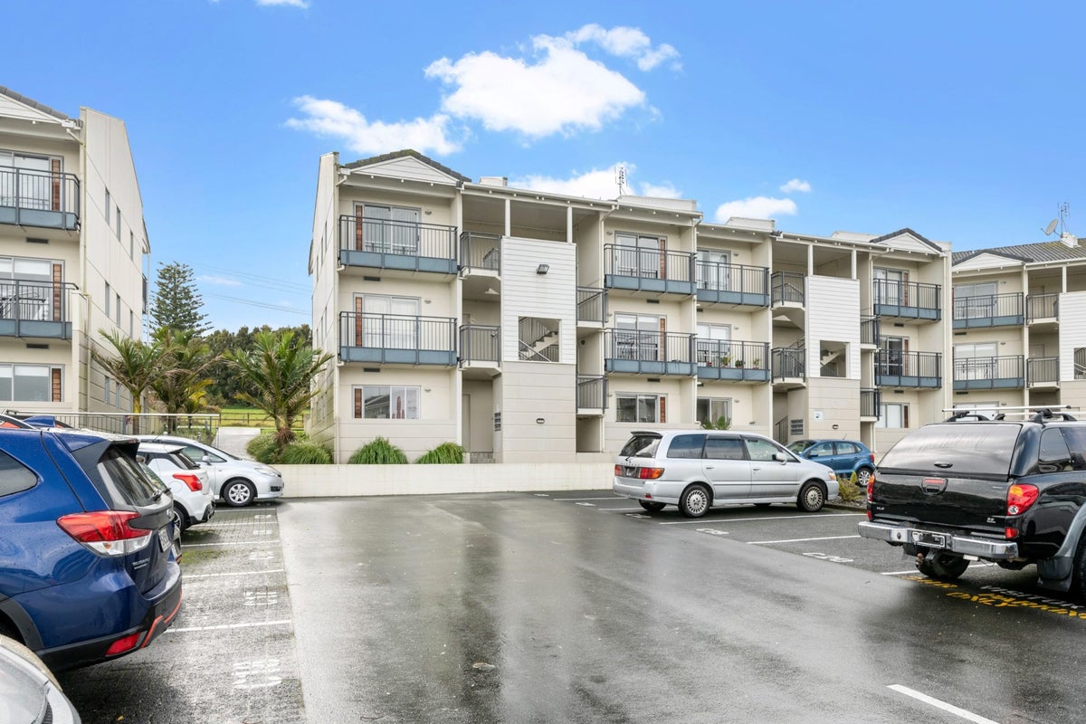 18C/71 Spencer Road, Oteha, Auckland - Carousel 1