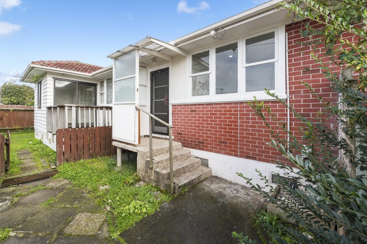 3/34 Miro Street, New Lynn, Auckland - Carousel 1