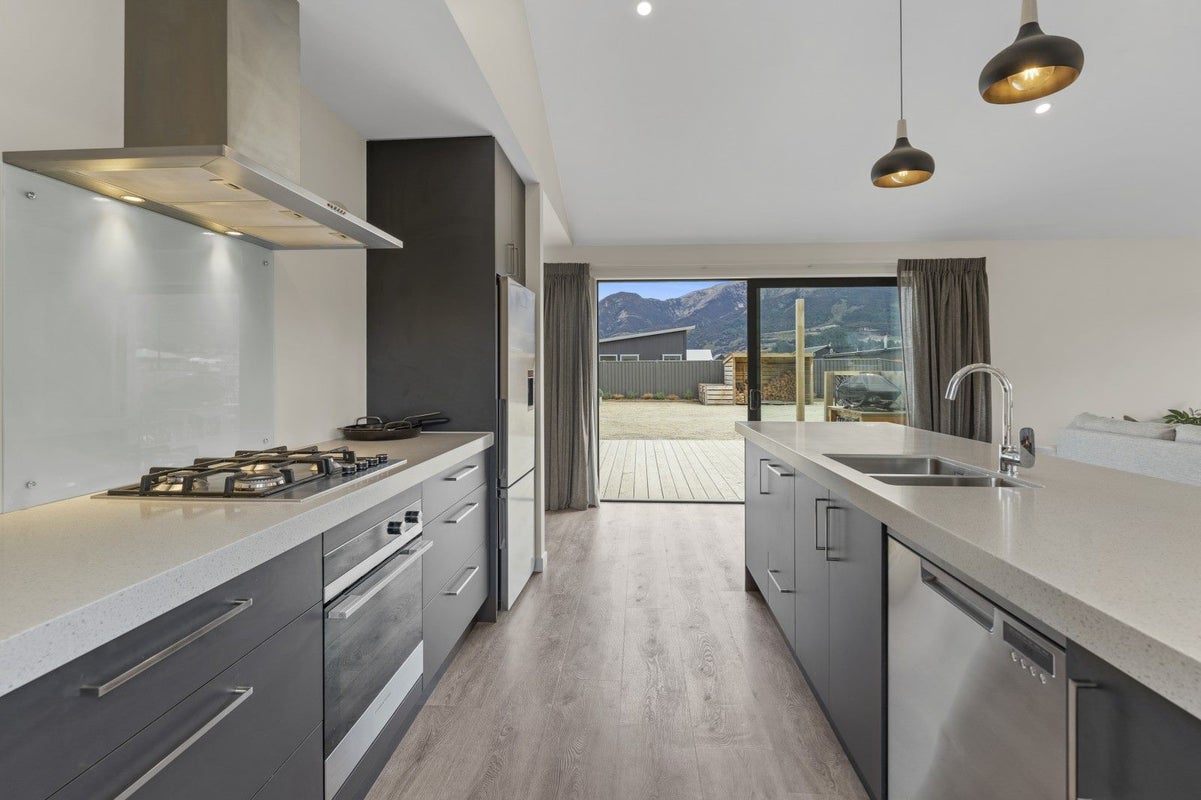 27 Dingle ST, Hawea, Lake Hawea - Carousel 2
