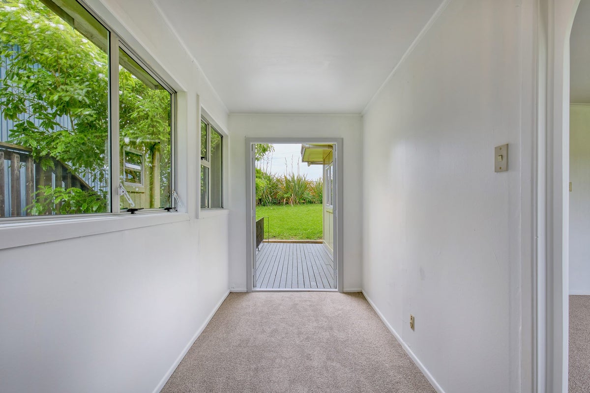 61 Hauraki Road, Oneroa, Waiheke Island - Carousel 2