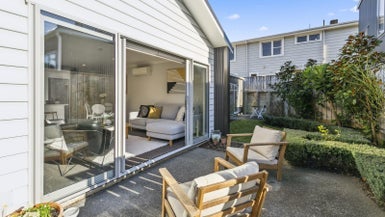 28B Mexted Terrace, Tawa, Wellington - Carousel 1