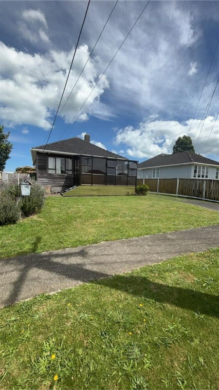 1 Robbins Crescent, Hawera - Carousel 1