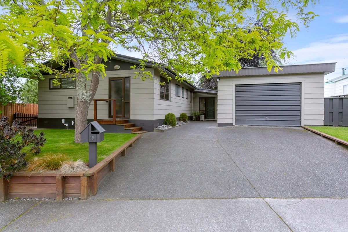19 Epping Place, Richmond Heights, Taupo - Carousel 1