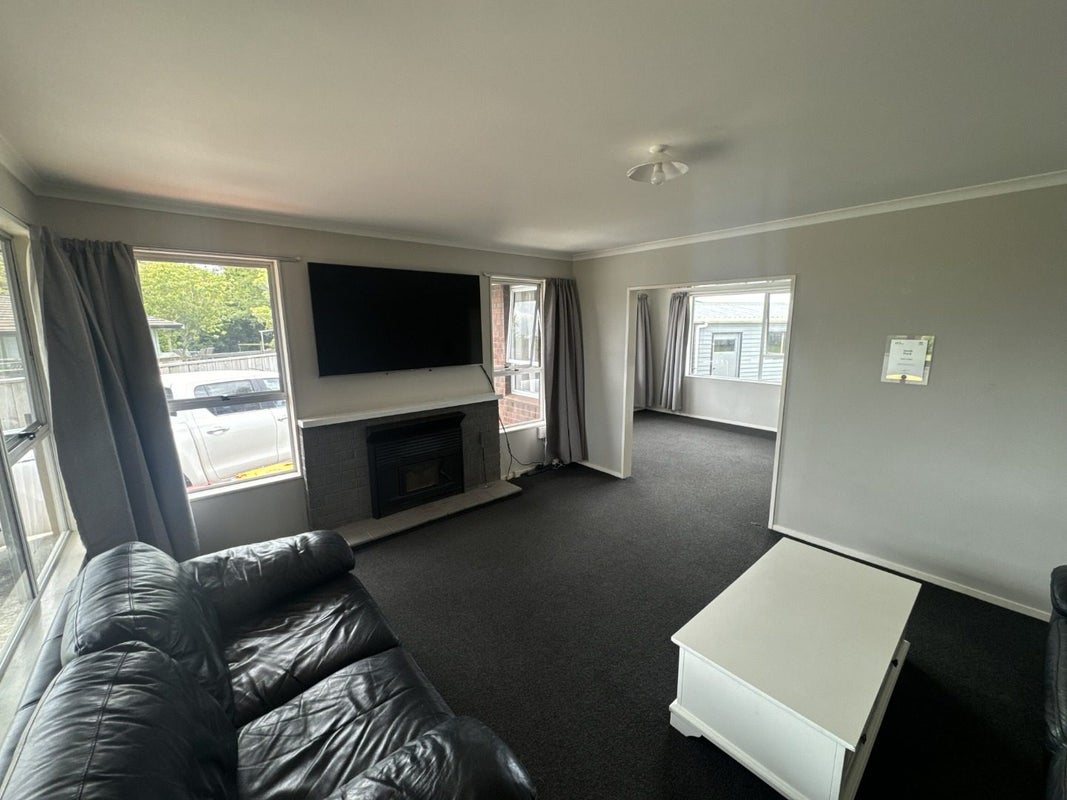 46 Meadowbrook Drive, Cloverlea, Palmerston North - Carousel 2