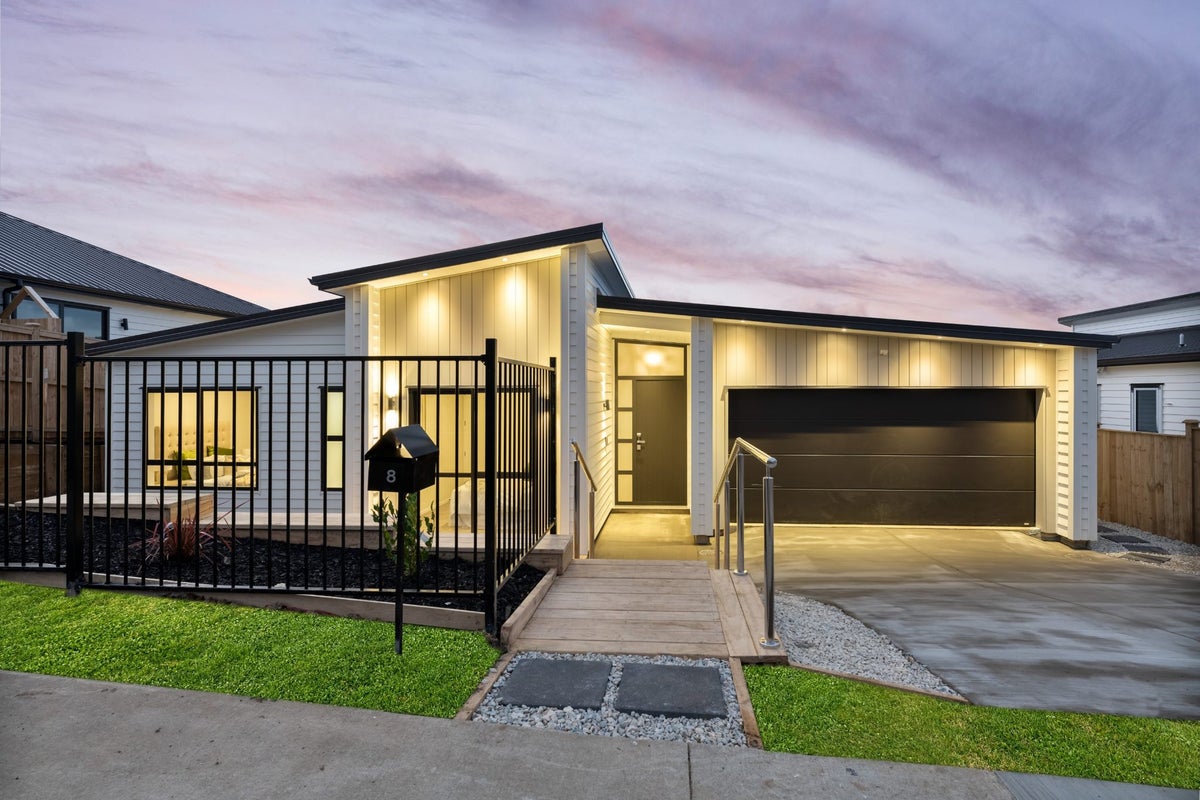 8 Kauri Gum Rise, Swanson, Auckland - Carousel 1