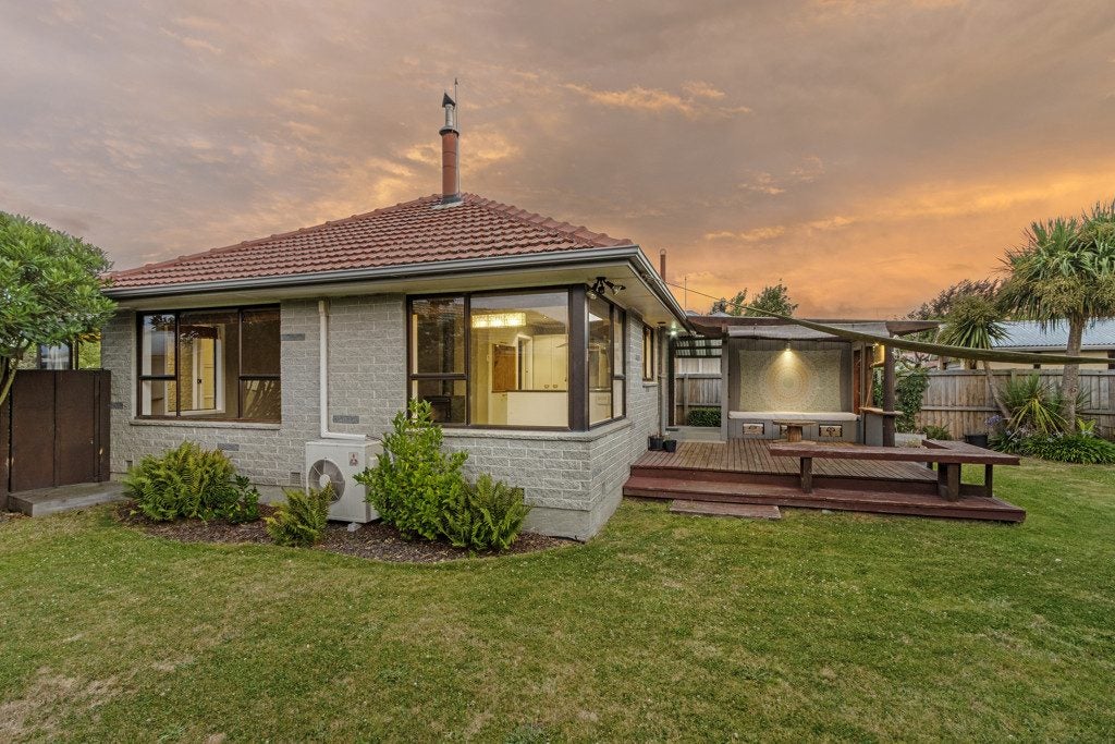 124 Warren Crescent, Hillmorton, Christchurch - Carousel 2