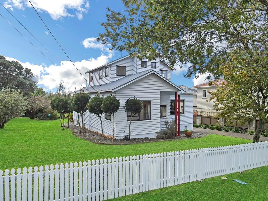 22 Empire Road, Devonport, Auckland - Carousel 1