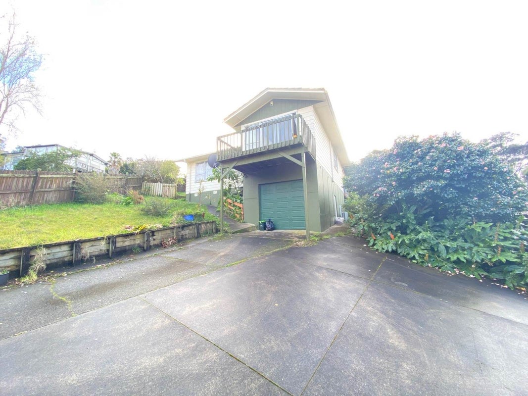 7 McQuoid Place, Glenfield, Auckland - Carousel 1