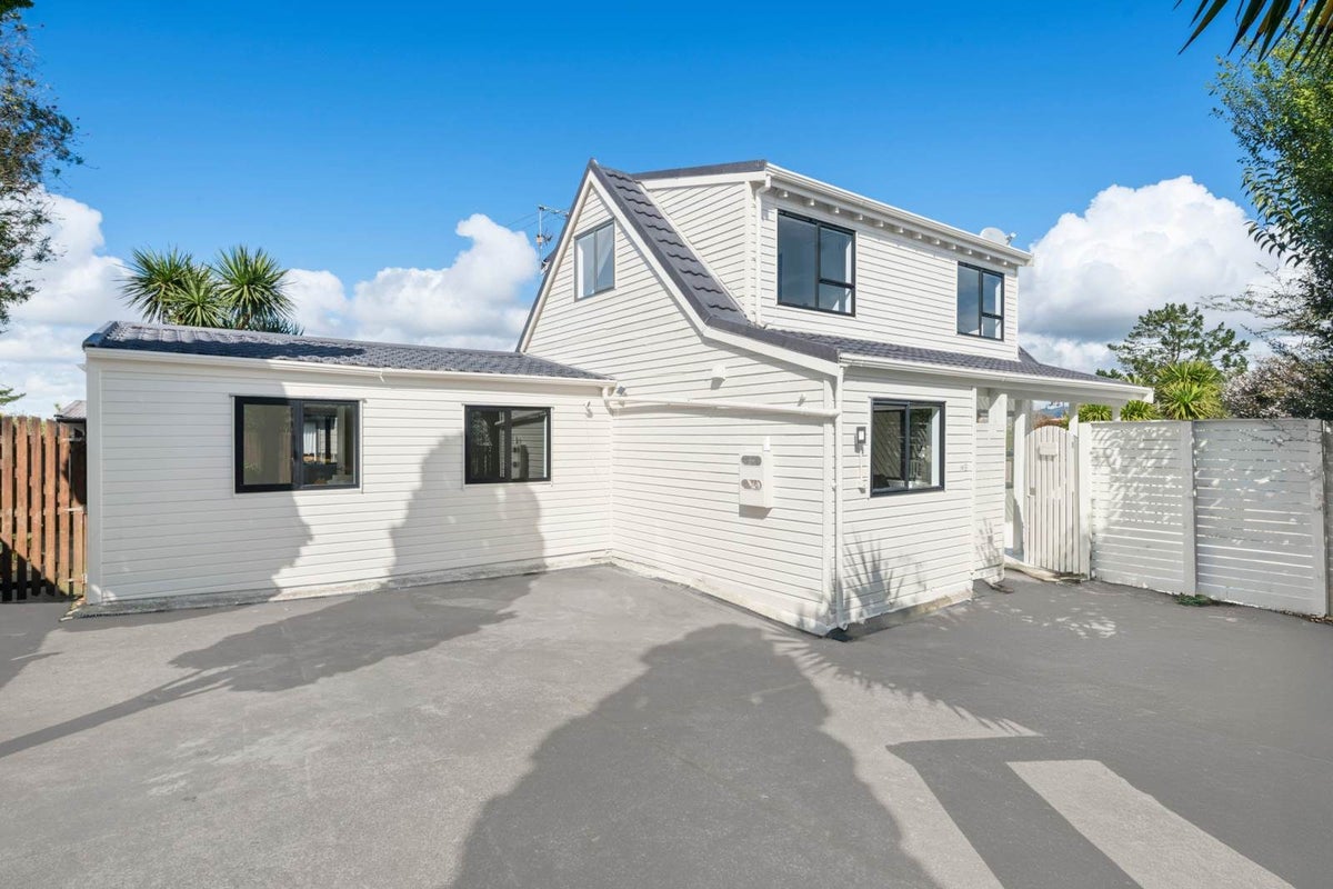 2/16 Moxham Grove, Massey, Waitakere City, Auckland - Carousel 1