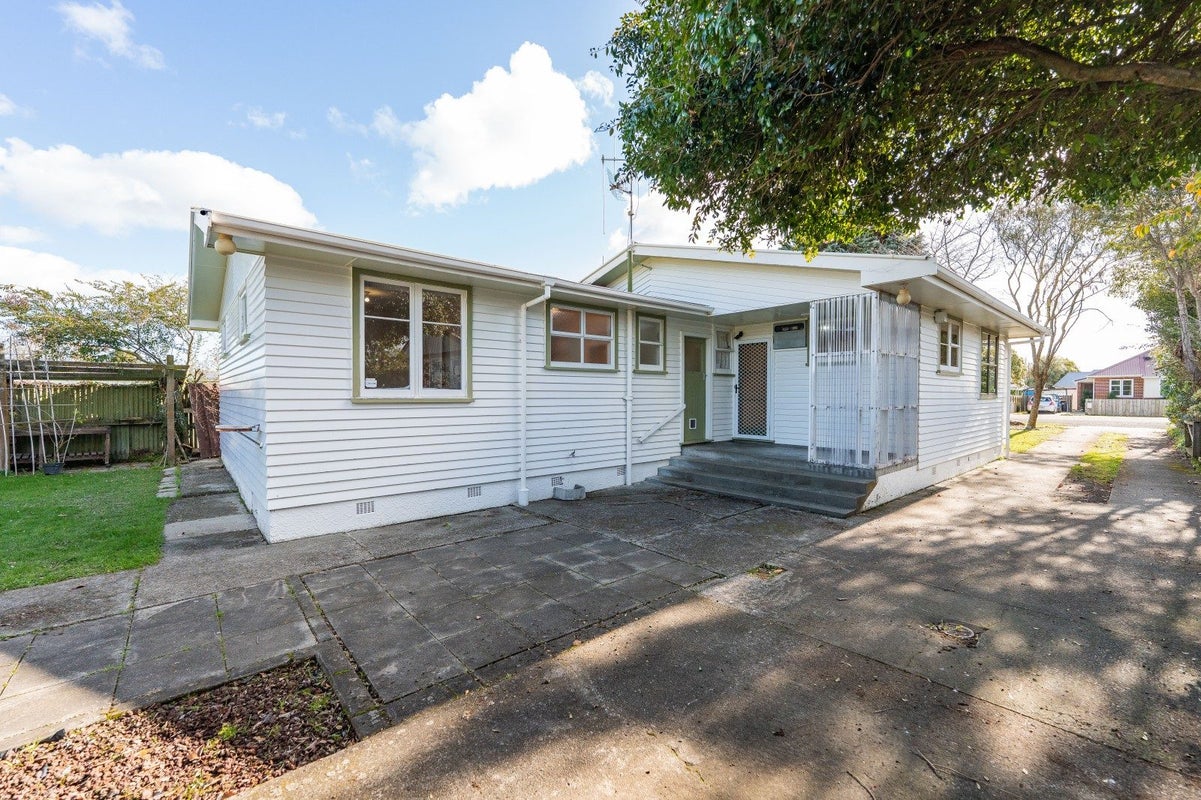 26 Park Road, West End, Palmerston North - Carousel 1